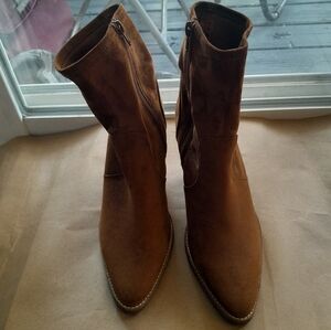 DESIGN LAB Lord & Taylor BROWN BOOTS